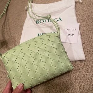 BOTTEGA VENETA MINI LOOP CASSETTE WOVEN CAMERA BAG IN FENNEL-GOLD
